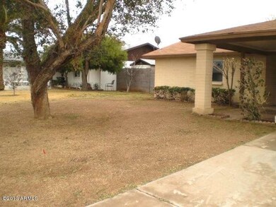023-271553 front yard
