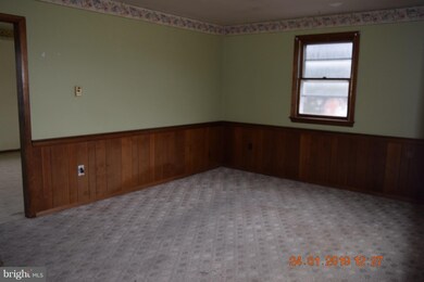 19 Franklin St, Bechtelsville, PA 19505 - photo 2