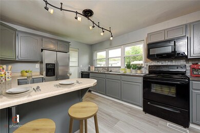 808 NW 8th St, Bentonville, AR 72712 - photo 4