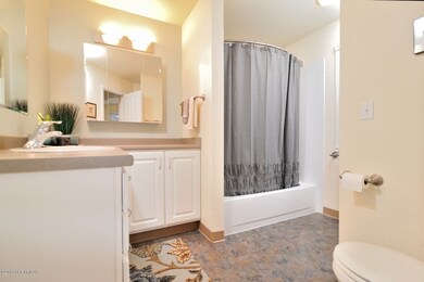 Large Full Bath w/Room for Two