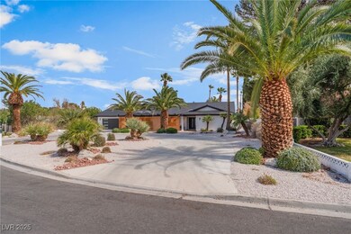 View of front of house with driveway