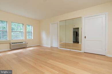 1909 N Rhodes St unit 29, Arlington, VA 22201 - photo 2
