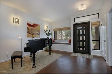 ENTRY/LIVING