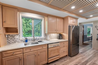 414 N Hillcrest Ct-7