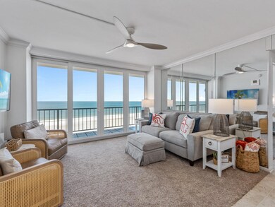 LIVING ROOM WITH VIEWS