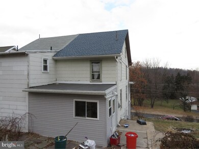 140 Walnut St, Mohnton, PA 19540 - photo 2