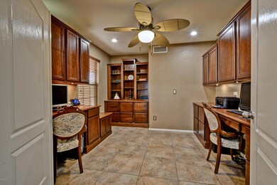 Custom Built Ins, Office