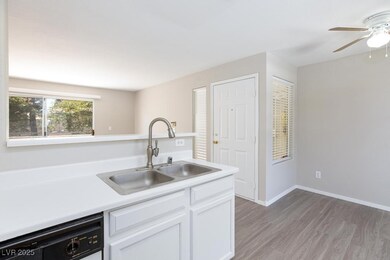 Kitchen with a sink, dishwashing machine, ceiling