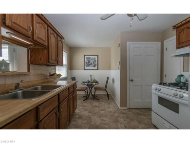 Kitchen with eat in area, newer appliances and flo