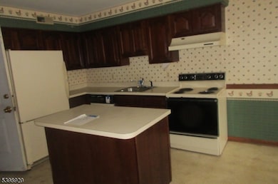 74 Cobbler Square unit 74, Sparta, NJ 07871 - photo 4