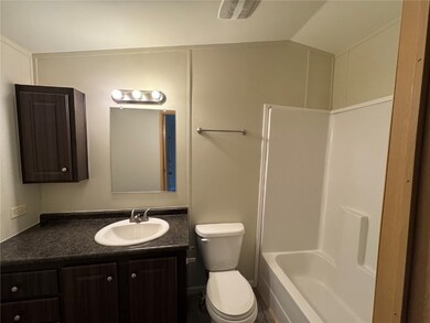 Ensuite bathroom with vanity, vaulted ceiling, toi