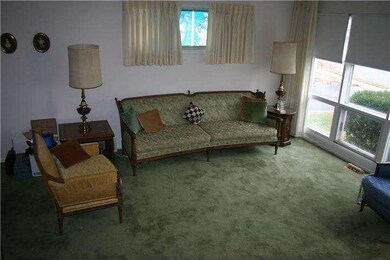 418 Hampshire Dr, Broomall, PA 19008 - photo 3