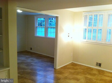 8512 Doyle Dr, Alexandria, VA 22308 - photo 7