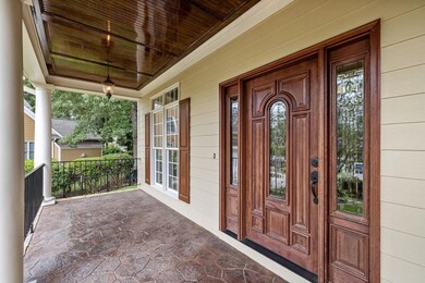 What a lovely large porch!