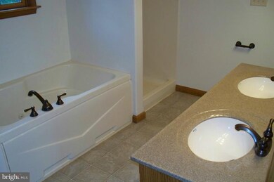 1721 Raven Dr, Chambersburg, PA 17202 - photo 2