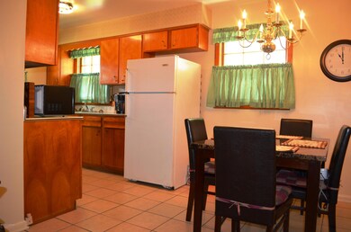 f eat in kitchen