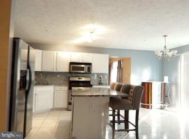 10108 Summershade Ln, Springdale, MD 20774 - photo 5