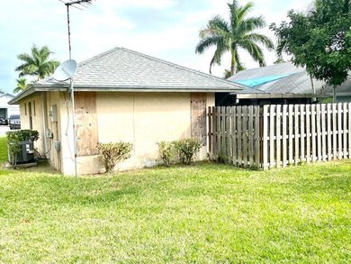 1322 Pines Ln, West Palm Beach, FL 33415 - photo 5