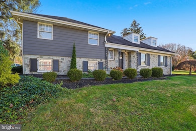 1000 Smallbrook Ln, York, PA 17403 - photo 4