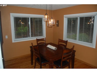 19955 SW Meadow View Dr, McMinnville, OR 97128 - photo 6