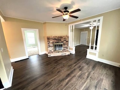 102 W Logan St, Rushville, IL 62681 - photo 4