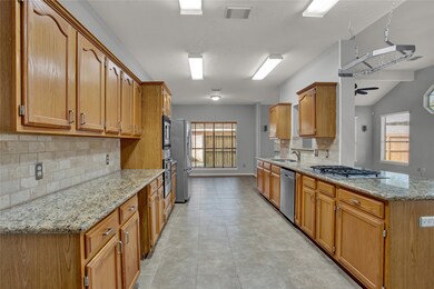 2002 Plantation Dr, Friendswood, TX 77546 - photo 7