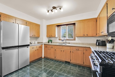 2010 Hemlock St-10