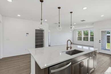 527 Athabaska Trail, New Braunfels, TX 78130 - photo 2