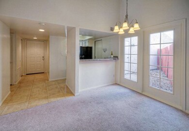Breakfast Bar/Dining