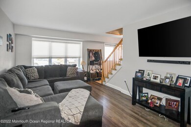 _RMJ4741 family room