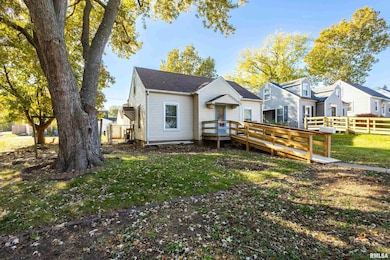 2103 W High St, Davenport, IA 52804 - photo 3