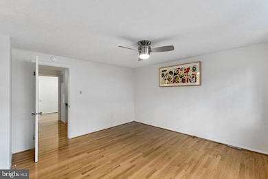 210 Whitcliff Ct, Gaithersburg, MD 20878 - photo 5