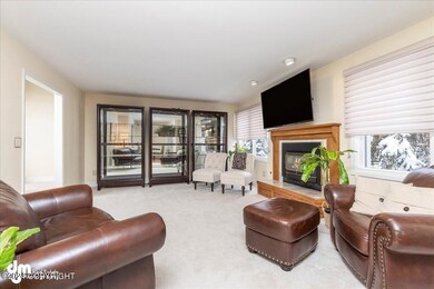 04-Living Room 20240405-DW-6493