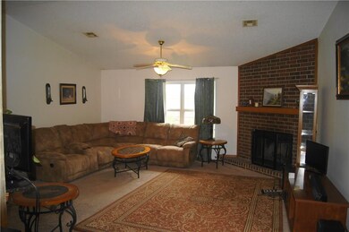 2810 W Center St, Rogers, AR 72756 - photo 3