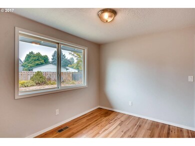725 NE 19th St, Gresham, OR 97030 - photo 5