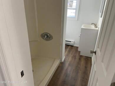 429 CARBON ST. FREELAND BATHROOMS