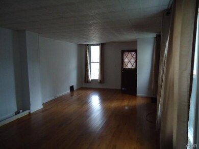 121 E Applegate Ave, Pen Argyl, PA 18072 - photo 3