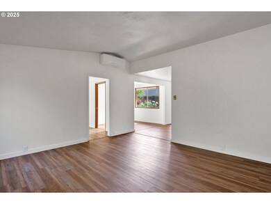 Living Room-Vaulted Ceilings
