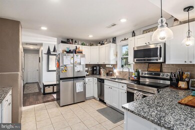 84 Daffodil Ln, Levittown, PA 19055 - photo 3