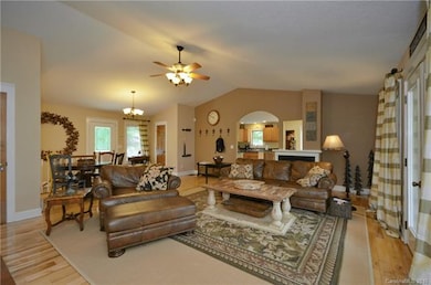 Totally Open Floor Plan!