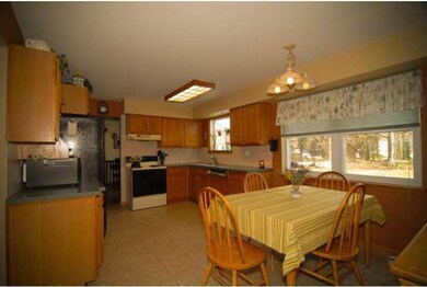 2732 Woodview Dr, Hatfield, PA 19440 - photo 4