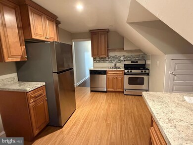 24 W Greenwood Ave unit 3RD FLOOR, Lansdowne, PA 19050 - photo 2