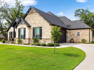 404 Scenic Wood Dr, Azle, TX 76020 - photo 3