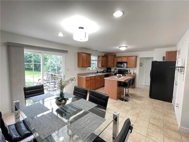 1007 Lily Ln, Temple, PA 19560 - photo 4