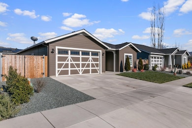1775 Pearl Eye Ln, Medford, OR 97504 - photo 2