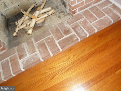 338 E Cedar St, New Holland, PA 17557 - photo 4