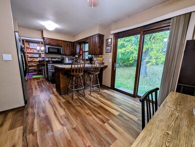 834 W Surrey Ln, Algonquin, IL 60102 - photo 4