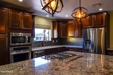 AOTucker-2511141103_A730197-Edit-2Patti9