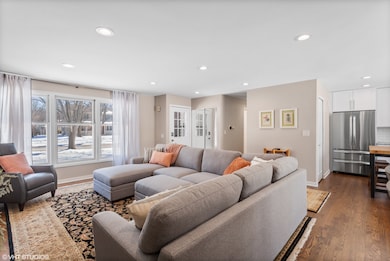 1915 Farmington Ct, Naperville, IL 60565 - photo 2