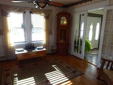 Living Room. Living Rm looking at front Entrance